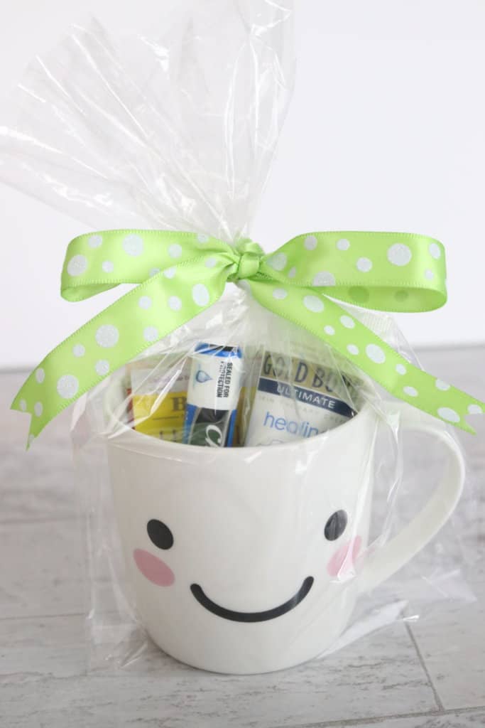 6 Steps to the Perfect Get-Well Gift Basket: These gift basket ideas are perfect for flu season! Include these 6 things for success when making your own DIY basket.