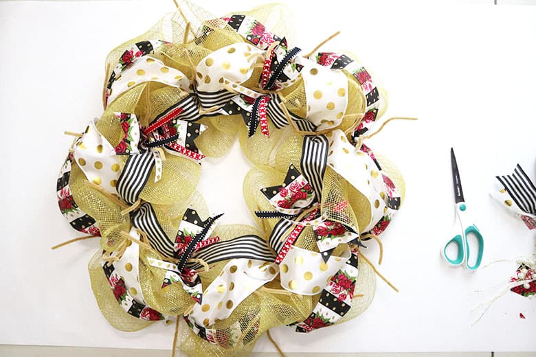 how to make a gold deco mesh wreath for Valentine's