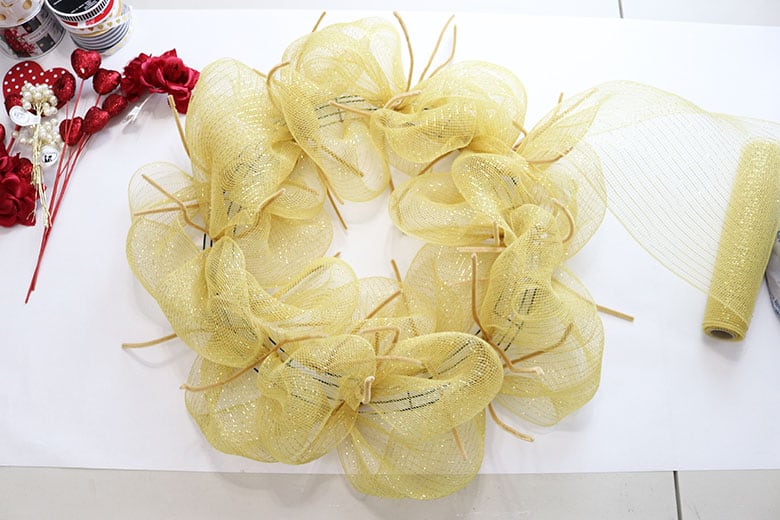 how to make a gold deco mesh wreath