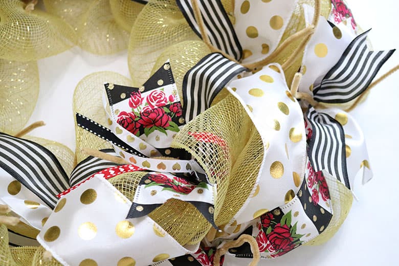 how to make a gold Valentine's deco mesh wreath