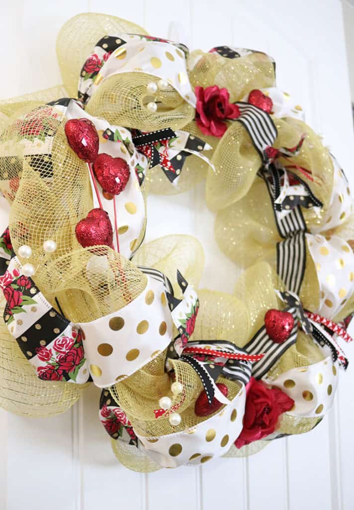 how to make a gold deco mesh wreath for Valentine's