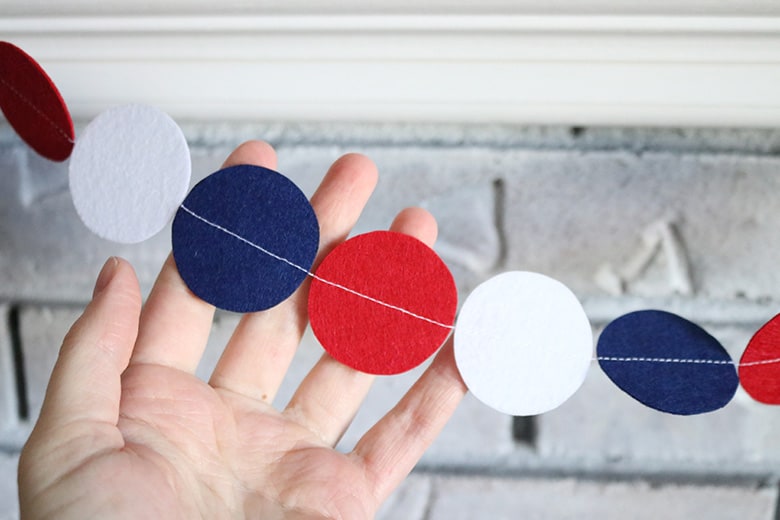 Make this easy felt circle garland for any holiday! I use mine as decoration for my mantel, but it would be great for party decor, draped over a table runner, or hung from a banister. Easy beginning sewing project!