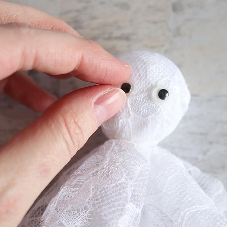 making a ghost garland out of lace for Halloween