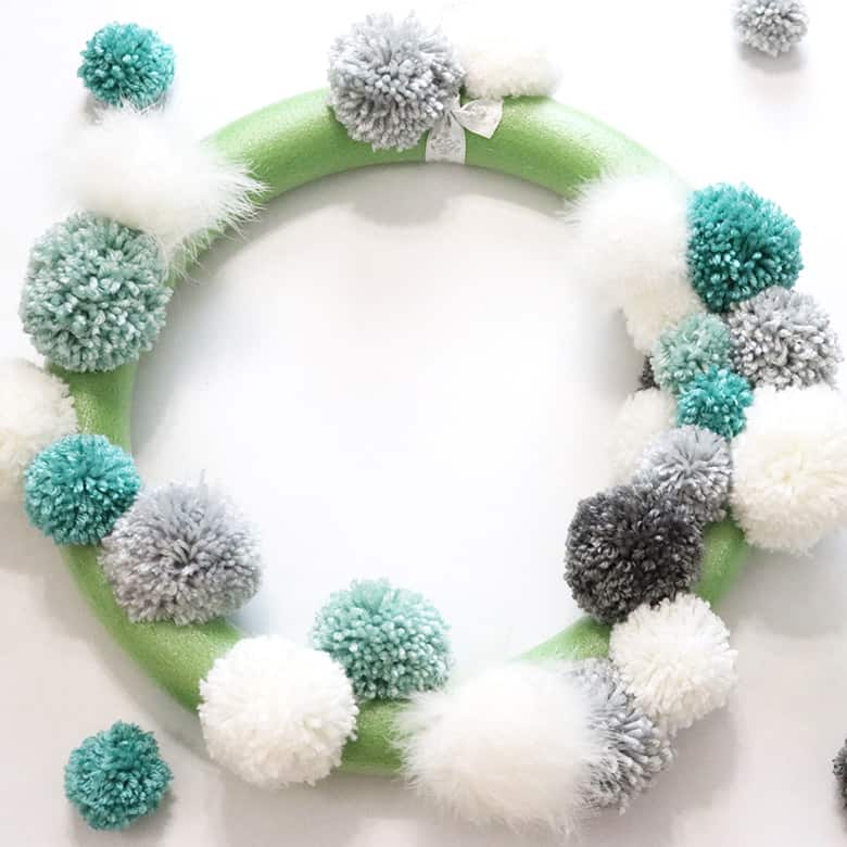 DIY winter pom pom wreath