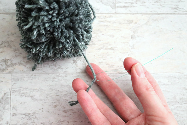 diy yarn pom poms