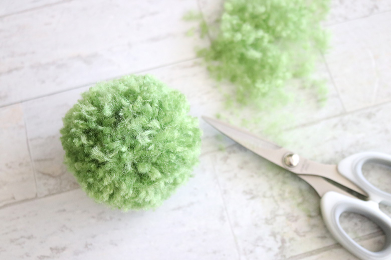 how to brush pom poms to make them fluffy