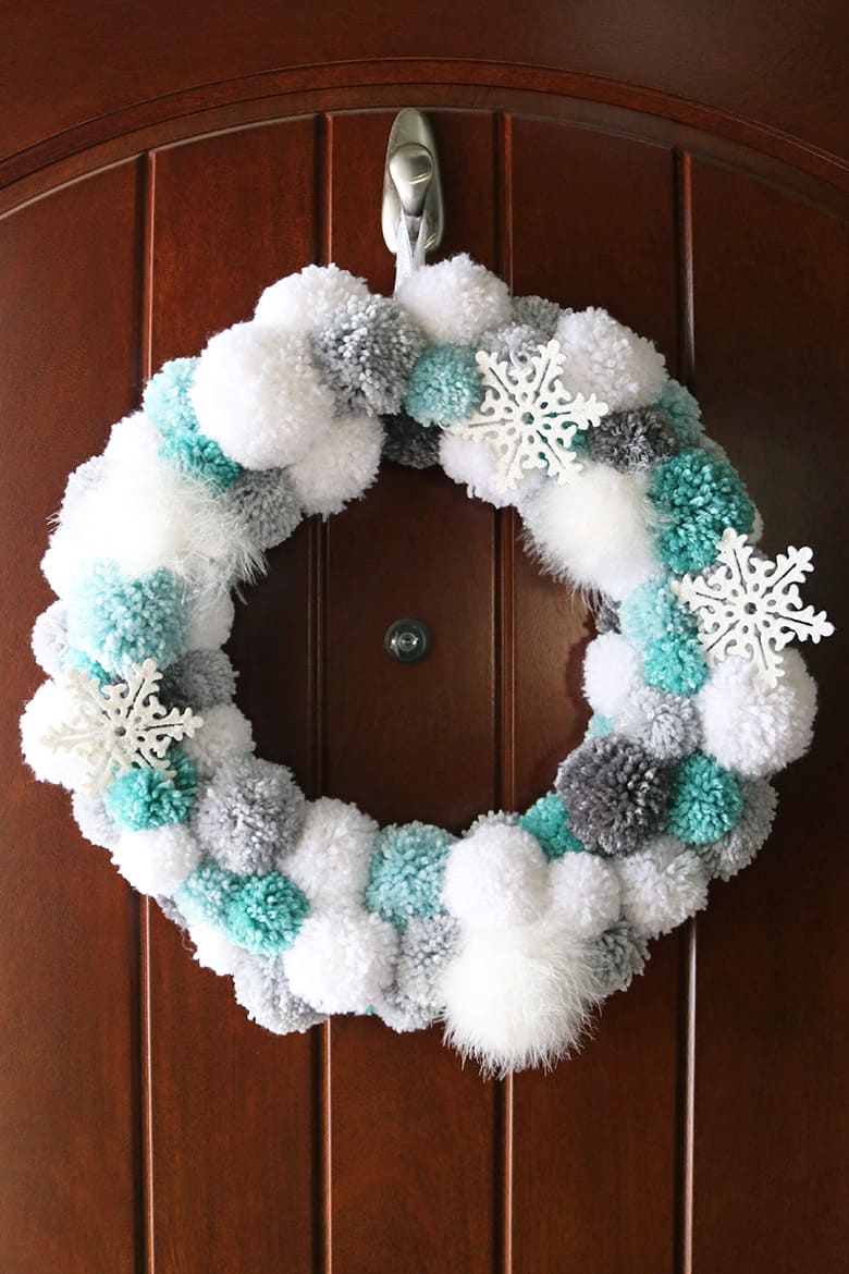 diy winter pom pom wreath tutorial