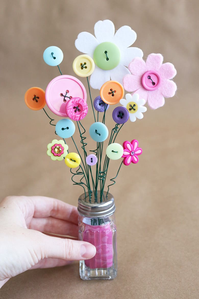 DIY salt shaker button bouquet