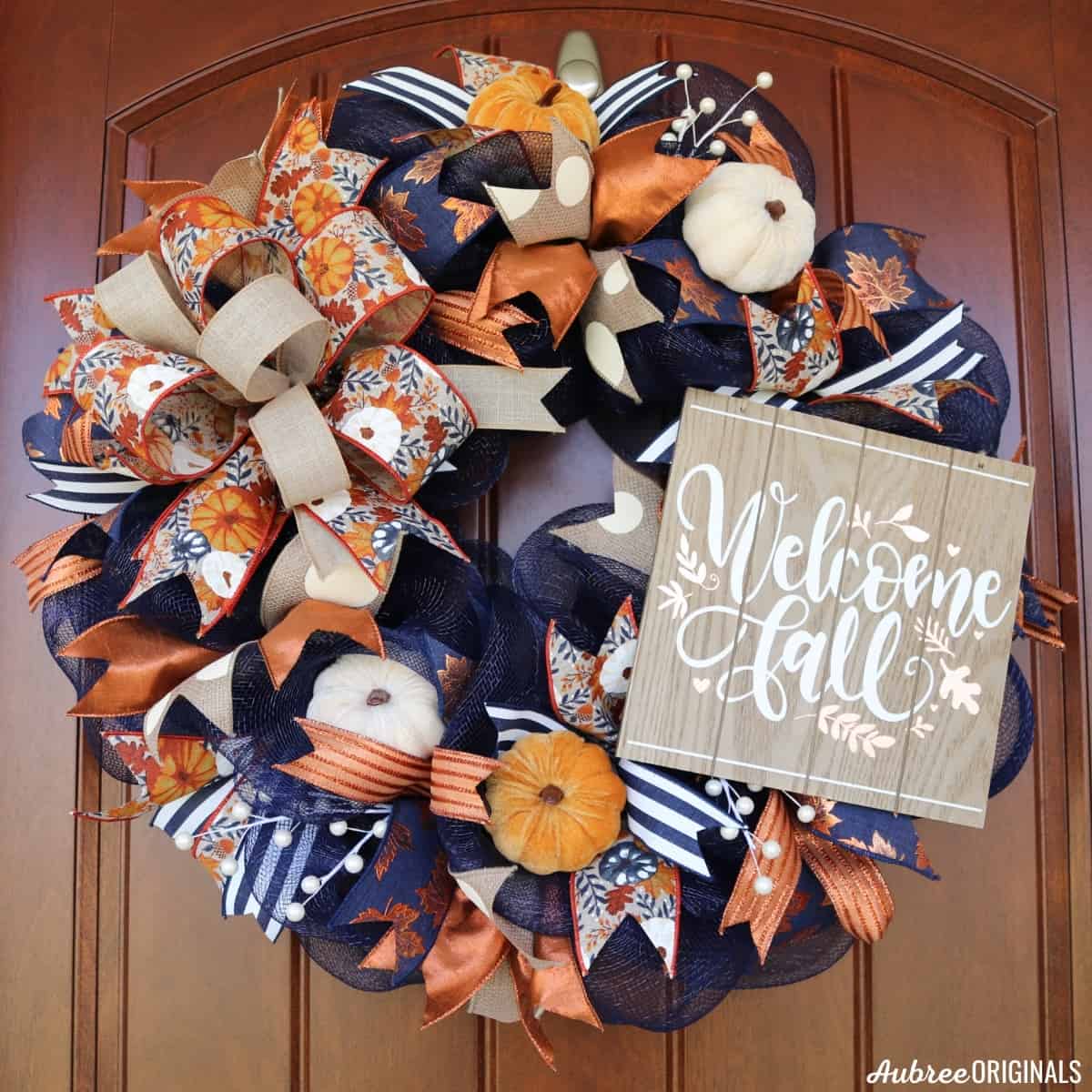 how to make wreath signs with Cricut