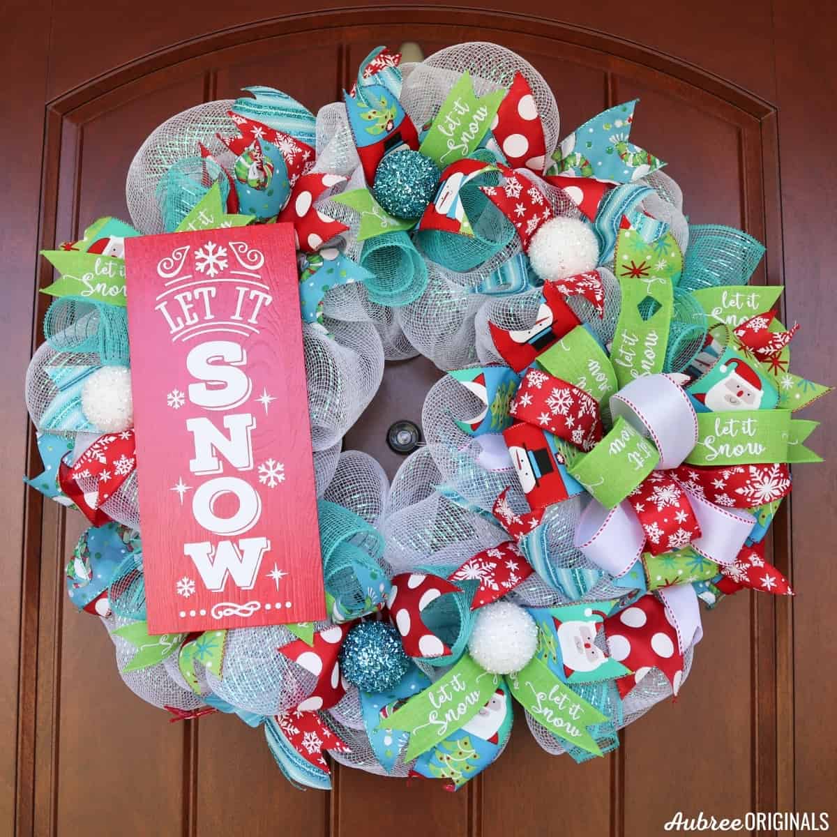 how to make wreath signs with Cricut