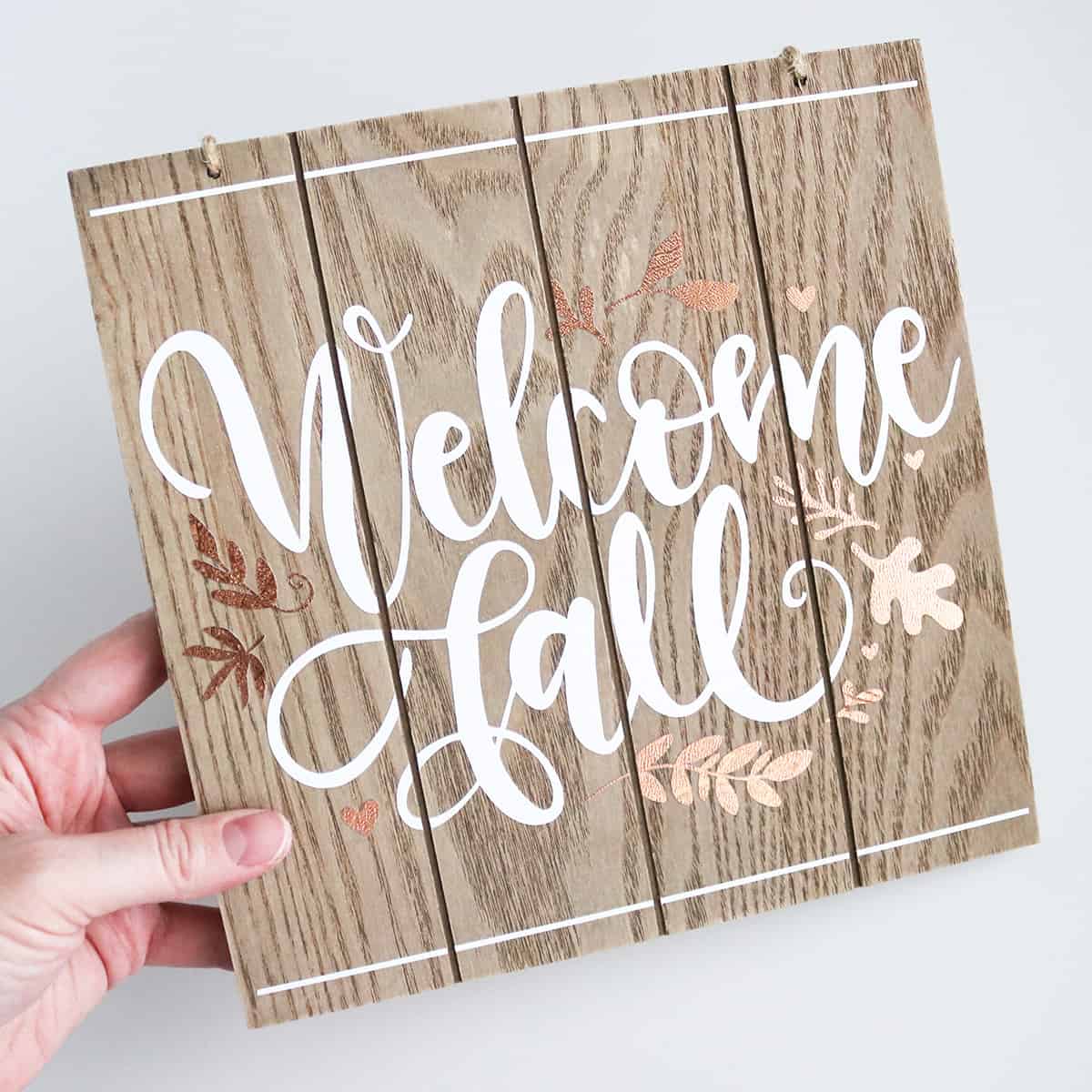 how to make wreath signs with Cricut