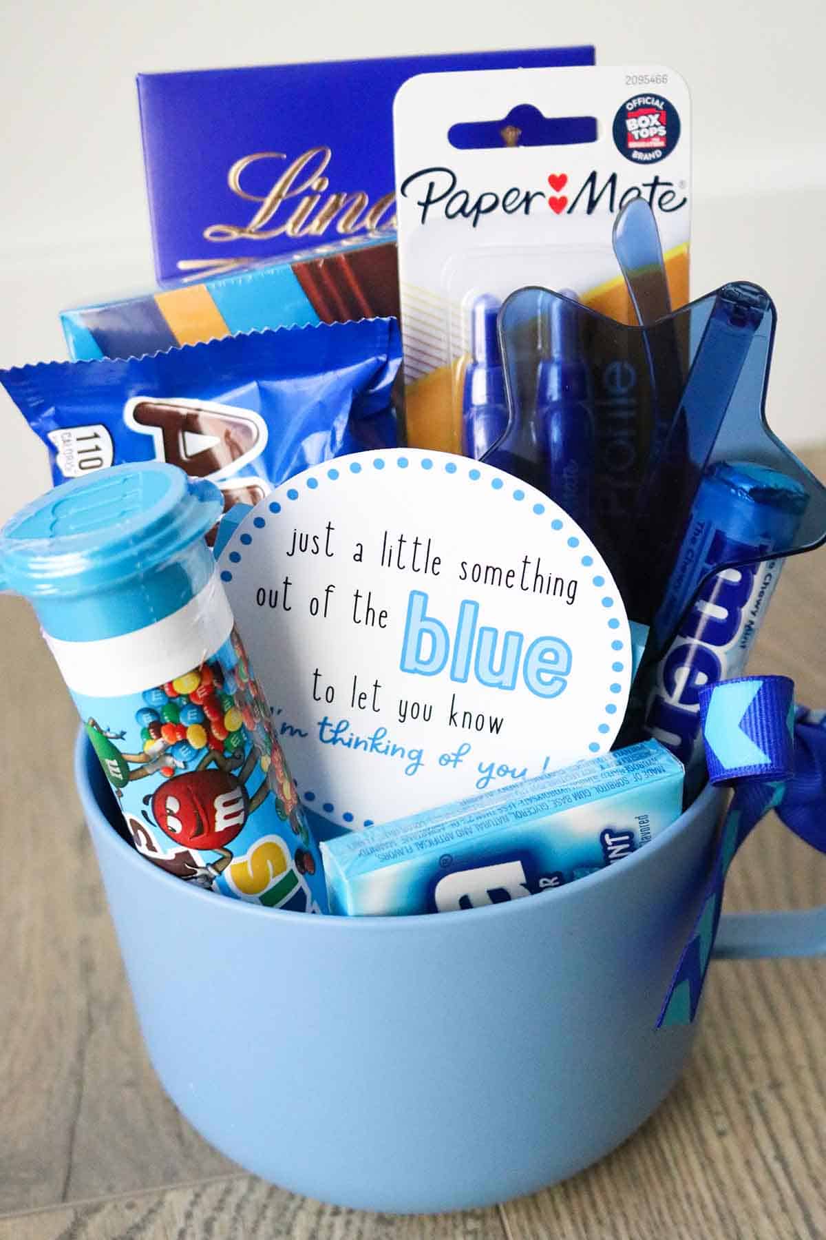 "just a little something out of the blue to let you know I'm thinking of you" free printable gift tag for a blue themed gift basket