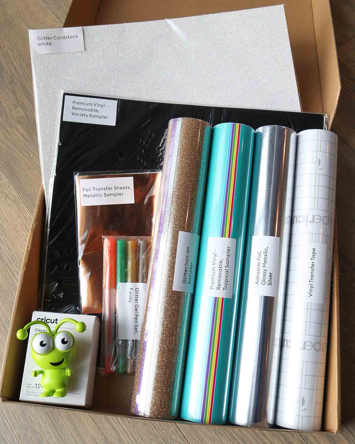 what came in the thanksgiving Cricut mystery box 2022