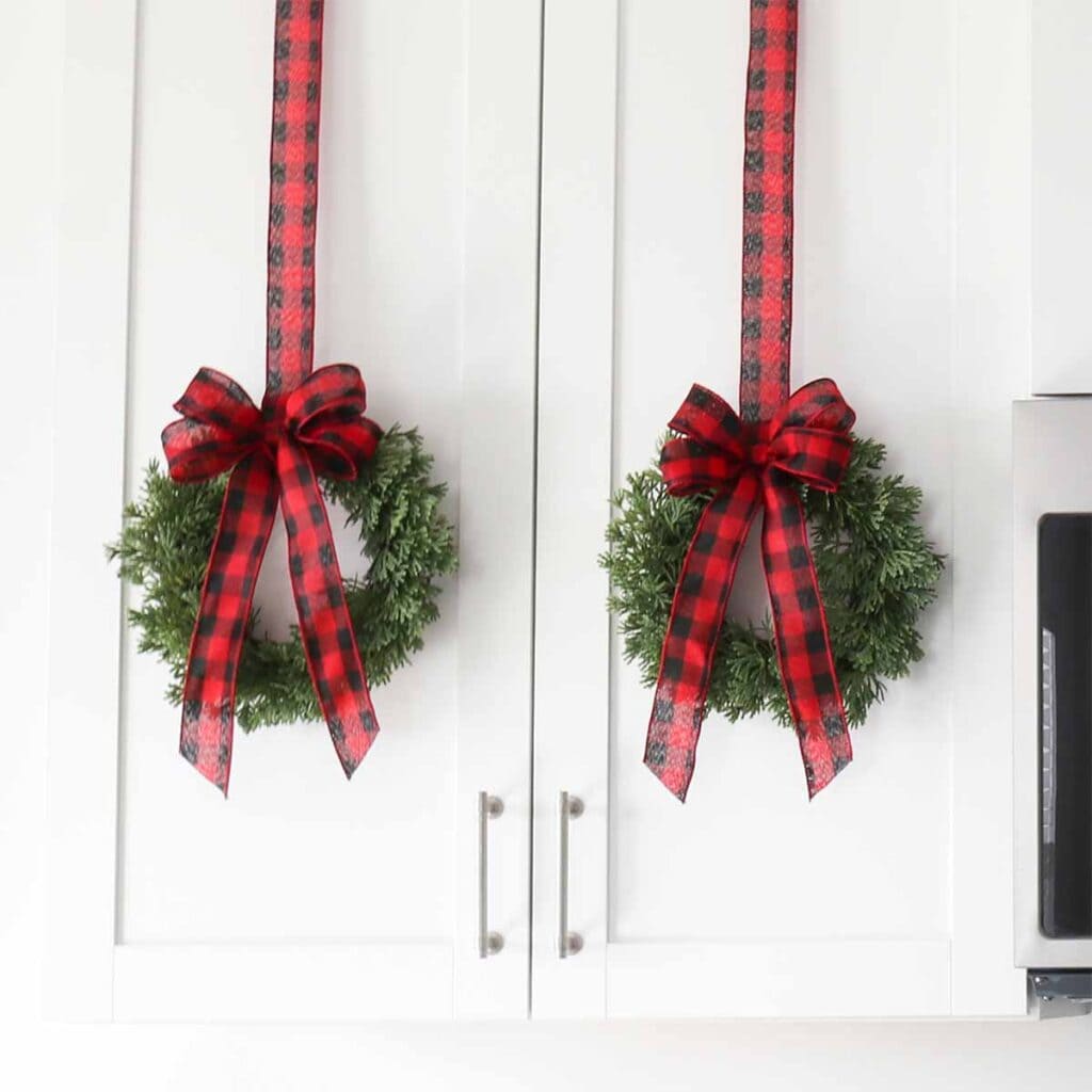 best size wreath for kitchen cabinets