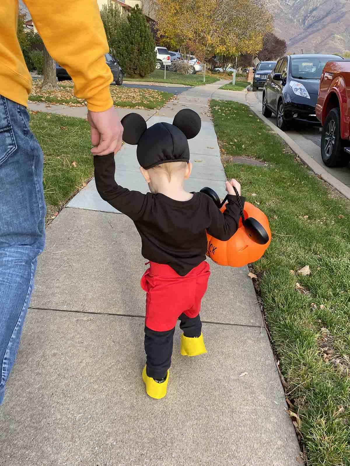 DIY Mickey Mouse, Minnie, and Pluto Family Halloween Costumes - Aubree  Originals