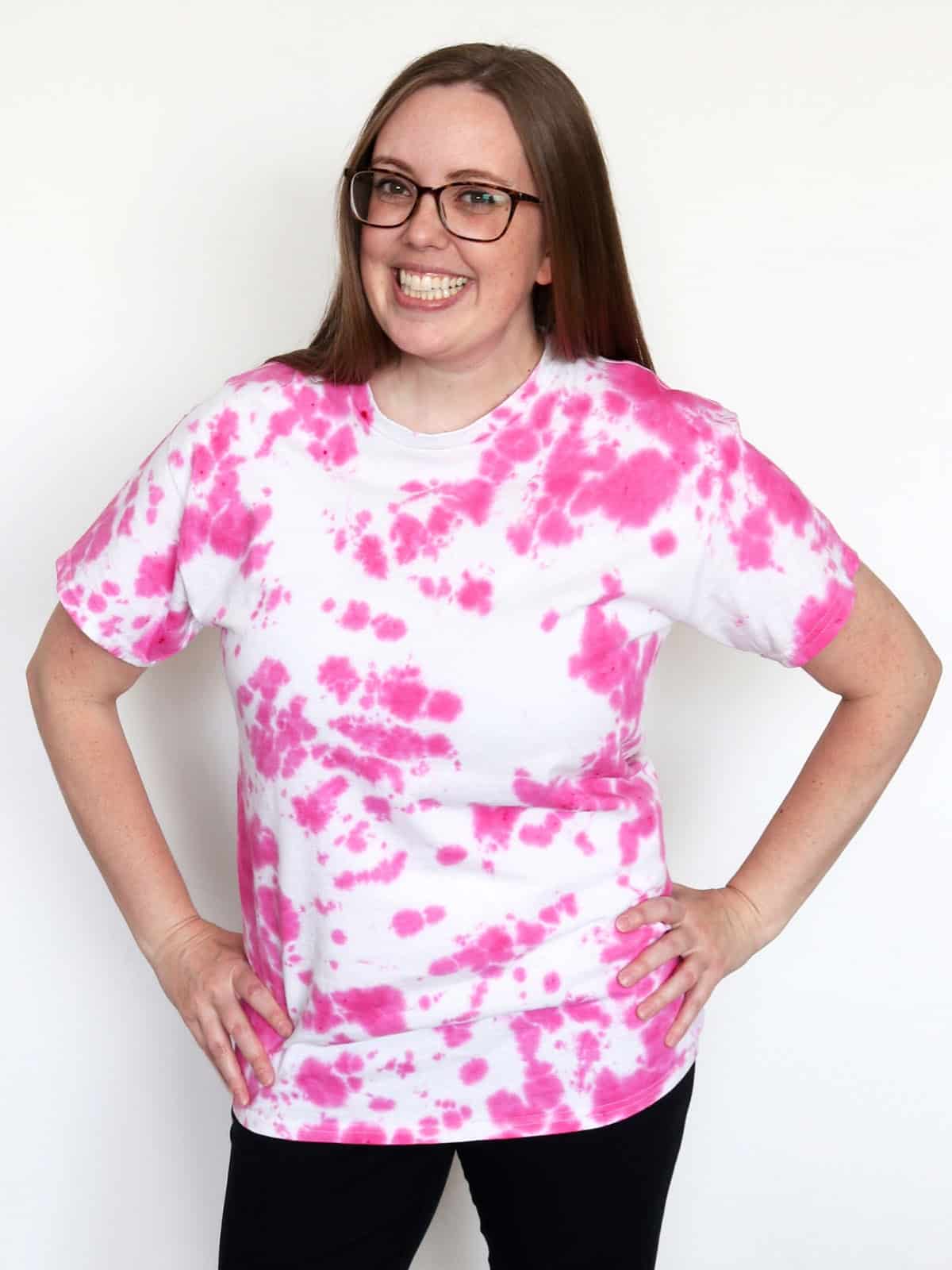 DIY bright pink crumple tie dye shirt