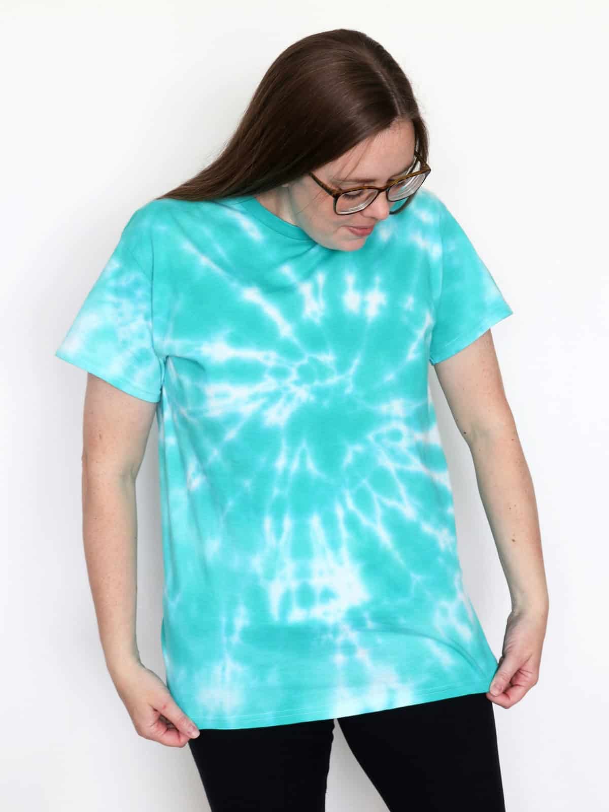 single color spiral tie dye shirt DIY