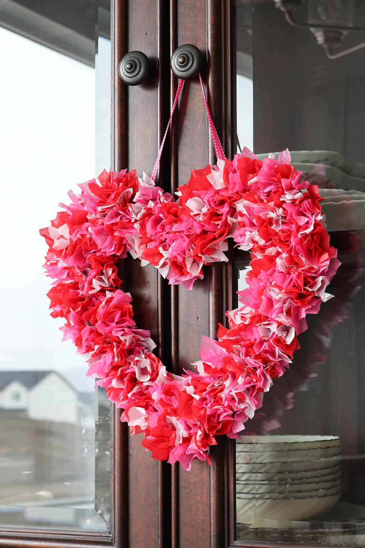 diy heart shaped tissue paper wreath for Valentine's Day