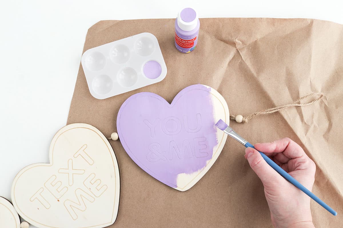 diy painted wood conversation heart wreath for valentine's day